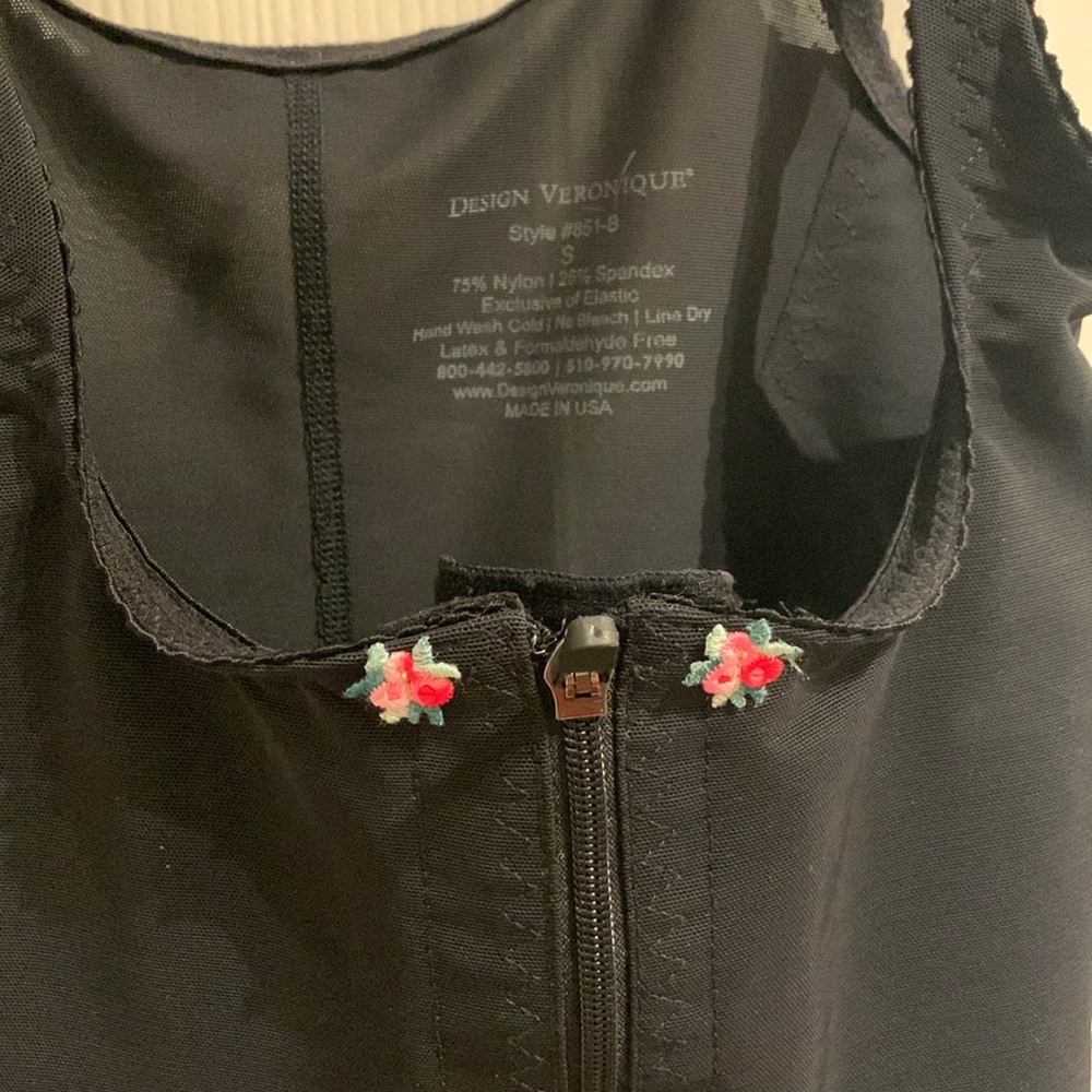 Black Design Veronique compression garment